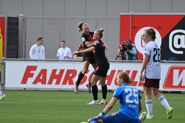 Jubel, Freuen, celebrate, happy, cheer , Goal Celebration Janou Levels B04 , 5 mit Torschützin Nikola Karczewska B04, 9 , 30 09 2023, Leverkusen Germany , Fussball,google pixel Frauenbundesliga bayer 04 Leverkusen 1 FC Nürnberg, DFB DFL REGULATIONS PROHIBIT ANY USE OF PHOTOGRAPHS AS IMAGE SEQUENCES AND OR QUASI VIDEO xmkx