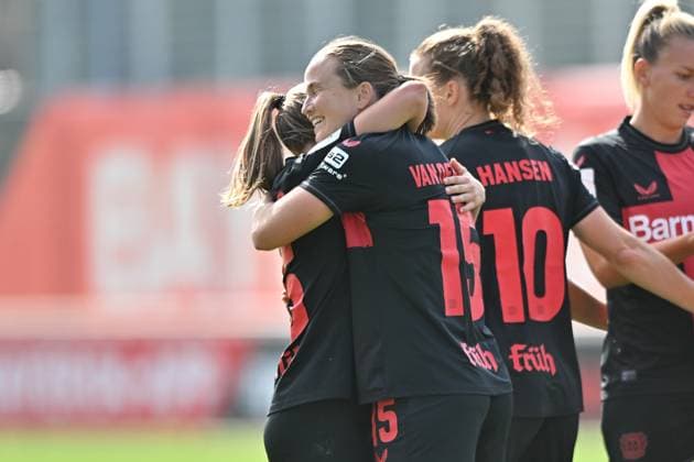 Jubel, Freuen, celebrate, happy, cheer , Goal Celebration Janou Levels B04 , 5 mit Torschützin Eva van Deursen B04, 15 , 30 09 2023, Leverkusen Germany , Fussball,google pixel Frauenbundesliga bayer 04 Leverkusen 1 FC Nürnberg, DFB DFL REGULATIONS PROHIBIT ANY USE OF PHOTOGRAPHS AS IMAGE SEQUENCES AND OR QUASI VIDEO xmkx