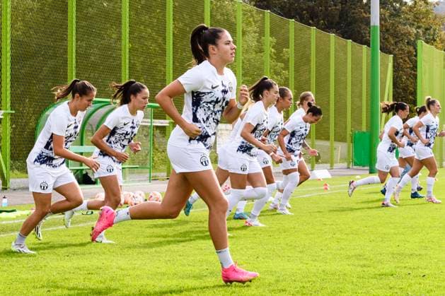 30 09 2023, Zurich, Heerenschürli, Women s Super League FC Zurich FC St Gallen 1879, 19 Leela Egli Zurich 15 Marion Rey Zurich 17 Seraina Piubel Zurich Zurich Heerenschürli Zurich Switzerland  Copyright: xJustPictures.ch MarcioxMachadox