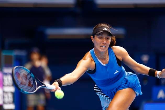 October 1, 2023, Tokyo, Japan: Jessica PEGULA (USA) hits a return against Veronika KUDERMETOVA (RUS) during the singles final match of the Toray Pan Pacific Open Tennis Tournament 2023 at the Ariake Coliseum. The tournament is held from September 25 to October 1st. Tokyo Japan - ZUMAm191 20231001_aap_m191_005 Copyright: xRodrigoxReyesxMarinx