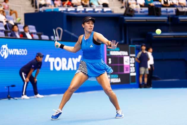 October 1, 2023, Tokyo, Japan: Jessica PEGULA (USA) hits a return against Veronika KUDERMETOVA (RUS) during the singles final match of the Toray Pan Pacific Open Tennis Tournament 2023 at the Ariake Coliseum. The tournament is held from September 25 to October 1st. Tokyo Japan - ZUMAm191 20231001_aap_m191_015 Copyright: xRodrigoxReyesxMarinx
