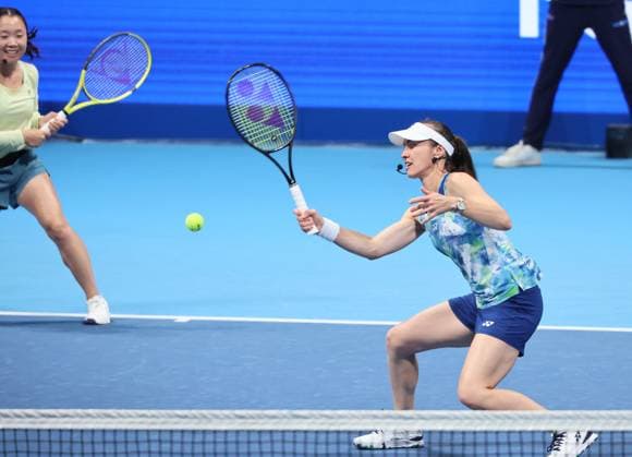 October 1, 2023, Tokyo, Japan - Swiss tennis legend Martina Hingis (R) plays a doubles game for exhibition match with doubles partner Kurumi Nara (L) of Japan after the final of the Toray Pan Pacifc Open tennis tournament at the Ariake Colosseum in Tokyo on Sunday, October 1, 2023. (photo by Yoshio Tsunoda AFLO) Noxthirdxpartyxsales  (231127579)