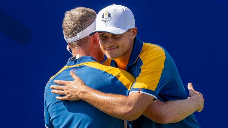 ROM 2023 10 01 Day 3 Singles Matches Ludvig Aberg Sweden met Brooks Koepka in his singles match Here he gets a good luck hug from Luke Donald captain for Europe Photo Christer Höglund TT code 40750 Rome Italy GOLF x40750x  Copyright: xChristerxHöglund TTx RYDER CUP 2023