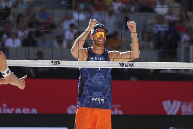 Beachvolleyball, Beach Pro Tour in Paris Alexander Brouwer (NED) Beach volleyball, Beachvolleyball : Paris Beach Pro Tour Elite 16 - 01 10 2023 KevinDomas Panoramic 