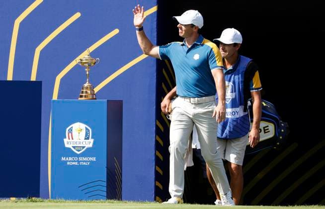 October 1, 2023, Rome: Europe teams golfer English Rory McIlroy waves at supporters during the Single matches on the last day of the 2023 Ryder Cup golf tournament at Marco Simone Golf Club in Guidonia, near Rome, Italy, 1st October 2023. The 44th Ryder Cup matches between the US and Europe will be held in Italy from 29 September to 01 October 2023. ANSA FABIO FRUSTACI 2023 Ryder Cup golf tournament - Single matches  - ZUMAa110 20231001_zaf_a110_039 Copyright: xFabioxFrustacix