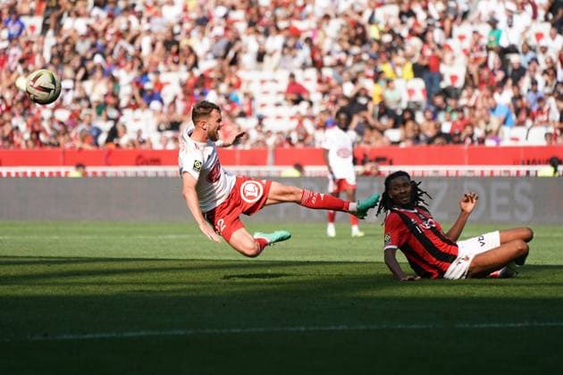 JÃ rÃ my Le Douaron (Brest) - Khephren Thuram (OGC Nice) FOOTBALL : OGC Nice vs Brest - Ligue 1 Uber Eats - Nice - 01 10 2023 NorbertScanella Panoramic 