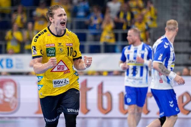 Goal scorer Juri Knorr RNL, 10 , cheers about a goal, jubilation, jubilate, goal celebration, celebrate the goal, celebration, cheering about the goal, optimistic, game scene, highlight, single picture, action, action, 01 10 2023, Mannheim Germany , Handball, Bundesliga, Rhein Neckar Löwen TVB Stuttgart xozx