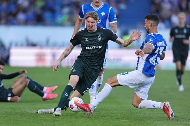 01 10 2023, xdcx, football Bundesliga, SV Darmstadt 98 SV Werder Bremen, emonline, emspor, despor, v l , Nick Woltemade SV Werder Bremen , Klaus Gjasula SV Darmstadt 98 DFL DFB REGULATES PROHIBIT ANY USE OF PHOTOGRAPHS AS IMAGE SEQUENCES AND OR QUASI VIDEO Copyright: HMBxMedia Claus