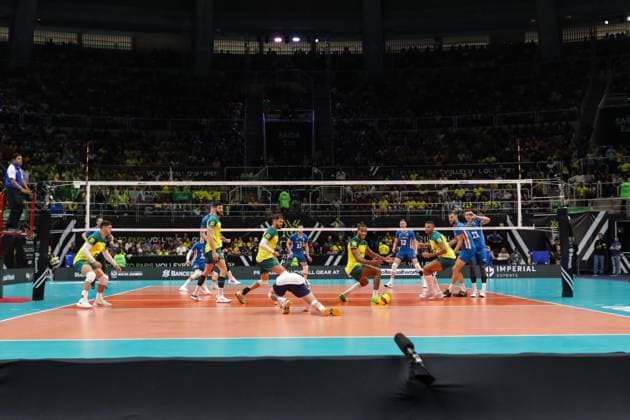 Volleyball, Olympia Quali, Brasilien - Tschechien Pré Olímpico Brasil x República Tcheca RIO DE JANEIRO, RJ - 01.10.2023: PRÉ OLÍMPICO BRASIL X REPÚBLICA TCHECA - The Brazilian volleyball team returned to the Maracanãzinho court, in Rio de Janeiro, this Sunday morning (1) to face the Czech Republic team, in the second round of the Men& 39;s Pre-Olympic Volleyball Tournament in search of qualification for the Olympic Games, Olympische Spiele, Olympia, OS in Paris 2024. (Photo: Lorando Labbe Fotoarena) x2442048x  LorandoxLabbe