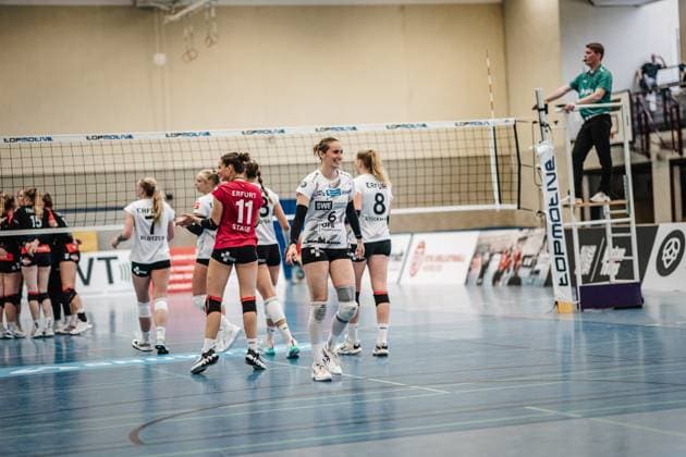 Volleyball women season 2023 2024 2 Bundesliga women Pro powered by SnowTrex ETV Hamburg vs Schwarz Weiß Erfurt 01 10 2023 Sina Fuchs 6, Schwarz Weiß Erfurt smiles Hamburg Sporthalle Hoheluft Hamburg Germany