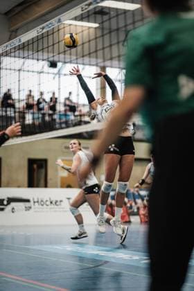 Volleyball Women Season 2023 2024 2 Bundesliga Women Pro powered by SnowTrex ETV Hamburg vs Schwarz Weiß Erfurt 01 10 2023 Antonia Greskamp 9, Schwarz Weiß Erfurt at Zuspiel Hamburg Sporthalle Hoheluft Hamburg Germany