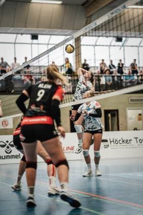 Volleyball Women Season 2023 2024 2 Bundesliga Women Pro powered by SnowTrex ETV Hamburg vs Schwarz Weiß Erfurt 01 10 2023 Ashlyn Maye Blotzer 7, Schwarz Weiß Erfurt while attacking Hamburg Sporthalle Hoheluft Hamburg Germany.