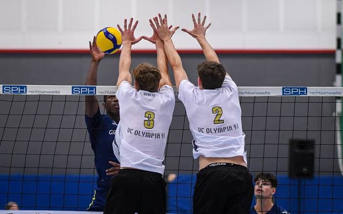 Volleyball, Season 2023 2024, 2 Bundesliga Nord, 01 10 2023, 04 Matchday, Men, TuB Bocholt blue vs VCO Berlin white v l Rudy Schneider TuB Bocholt , Arvid Kutz VCO Berlin , Mika Steffens VCO Berlin , Bocholt Euregiohalle Nordrhein Westfalen Germany 231001_vb_tub-bocholt_vco-berlin_22389