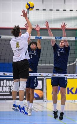 Volleyball, Season 2023 2024, 2 Bundesliga Nord, 01 10 2023, 04 Matchday, Men, TuB Bocholt blue vs VCO Berlin white v l Florian Forschner VCO Berlin , Lukas Salimi TuB Bocholt , Lars Geukes TuB Bocholt , Bocholt Euregiohalle Nordrhein Westfalen Germany 231001_vb_tub-bocholt_vco-berlin_22394