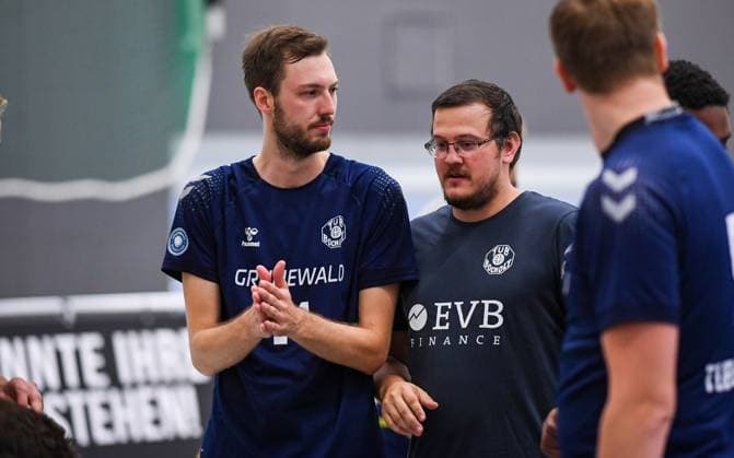 Volleyball, season 2023 2024, 2 Bundesliga Nord, 01 10 2023, 04 matchday, men, TuB Bocholt blue vs VCO Berlin white v l Florian Wissing TuB Bocholt , Markus Friedrich coach TuB Bocholt , Bocholt Euregiohalle Nordrhein Westfalen Germany 231001_vb_tub-bocholt_vco-berlin_22400