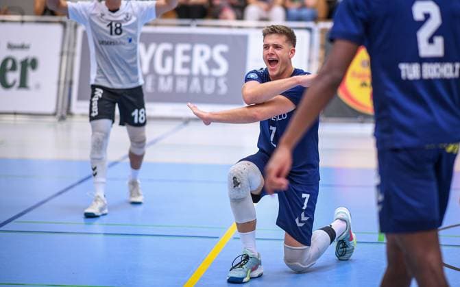Volleyball, Season 2023 2024, 2 Bundesliga Nord, 01 10 2023, 04 Matchday, Men, TuB Bocholt blue vs VCO Berlin white Luis Kubo TuB Bocholt , Bocholt Euregiohalle Nordrhein Westfalen Germany 231001_vb_tub-bocholt_vco-berlin_22409