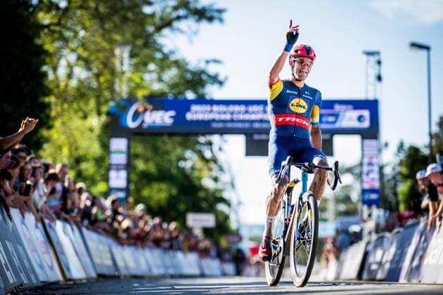 Bilder des Jahres 2023, Sport 10 Oktober Sport Themen der Woche KW39 Sport Bilder des Tages Radsport, Gravel-EM in Heverlee, Leuven Belgian Jasper Stuyven celebrates as he crosses the finish line to win the elite race at the European and Belgian Gravel Championships, Sunday 01 October 2023, in Heverlee, Leuven. JASPERxJACOBS  x75762650x