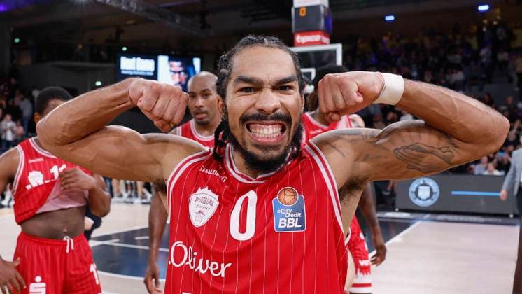 01 10 2023, basketball, BBL, Veolia Towers Hamburg Wuerzburg Baskets, Hamburg, Wilhelmsburger edel optics de Arena In picture v li Otis Livingston Wuerzburg Baskets, 0 celebrates the victory over Hamburg Copyright: HMBxMedia xHeikoxBecker