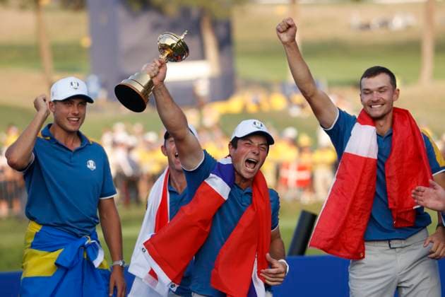 2023 Ryder Cup - Day 3 Viktor Hovland Lift the Trophy after win the 44th Ryder Cup Matches , Europe versus USA, Day 3 on 1st October 2023 at Marco Simone Golf Rome, Italy Rome Rome Italy  Copyright: xCiroxDexLucax originalFilename:deluca-ita2023r231001_npxRr.jpg
