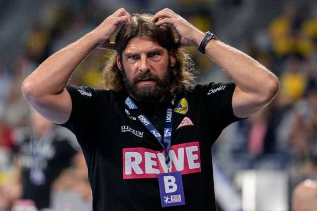 Sebastian Hinze coach, head coach, RNL , single image, single photo, action, looking disappointed, disappointment, frustration, disappointed, pessimistic, 01 10 2023, Mannheim Germany , Handball, Bundesliga, Rhein Neckar Löwen TVB Stuttgart xozx