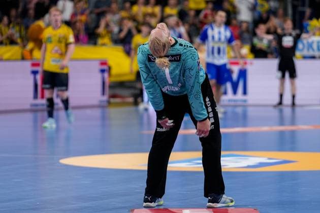 Mikael Alf Appelgren goalkeeper, RNL, 1 , player of Rhein Neckar Löwen, cheering after final whistle, joy of victory, winner, winner, cheers, cheerful, optimistic, highlight, action, action, 01 10 2023, Mannheim Germany , Handball, Bundesliga, Rhein Neckar Löwen TVB Stuttgart xozx