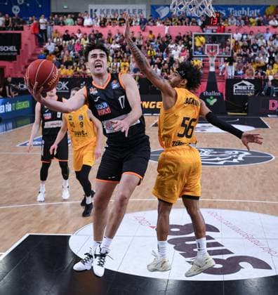 Bilder des Jahres 2023, Sport 10 Oktober Sport Themen der Woche KW39 Sport Bilder des Tages Basketball 1. Bundesliga 2023 2024 2. Spieltag 23.09.2023 Tigers Tuebingen - ratiopharm Ulm Juan Nunez (li, Ulm) gegen Jhivvan Jackson (re, Tigers) *** Basketball 1 Bundesliga 2023 2024 2 Matchday 23 09 2023 Tigers Tuebingen ratiopharm Ulm Juan Nunez li, Ulm vs Jhivvan Jackson r, Tigers