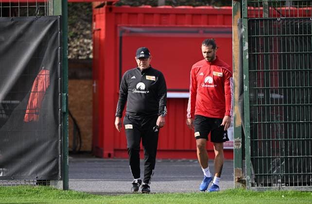 Football, men, season 2023 2024, Champions League, training of 1 FC Union Berlin at the stadium An der Alten Försterei, f l coach Urs Fischer 1 FC Union , Christopher Trimmel 1 FC Union , 02 10 2023, Copyright: xMatthiasxKochx