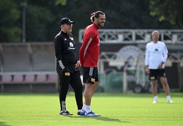 Football, men, season 2023 2024, Champions League, training of 1 FC Union Berlin at the stadium An der Alten Försterei, f l coach Urs Fischer 1 FC Union , Christopher Trimmel 1 FC Union , 02 10 2023, Copyright: xMatthiasxKochx
