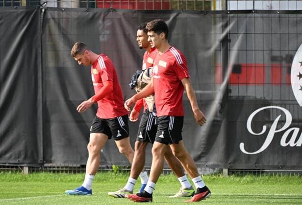 Football, men, season 2023 2024, Champions League, training of 1 FC Union Berlin at the stadium An der Alten Försterei, f l Robin Gosens 1 FC Union , Danilho Doekhi 1 FC Union , Diogo Leite 1 FC Union Berlin , 02 10 2023, Copyright: xMatthiasxKochx