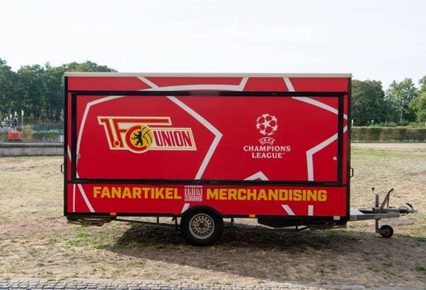 Football, men, season 2023 2024, Champions League Group C, 2 matchday , 1 FC Union Berlin SC Braga, 1 day before the match, the Olympic Stadium is wrapped in the red and white club colors of Union, in the picture Fanshop, 02 10 2023, Copyright: xSebastianxRäppold MatthiasxKochx