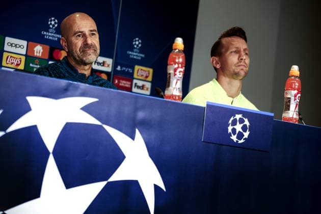 EINDHOVEN - (l-r)PSV Eindhoven coach Peter Bosz, Luuk de Jong of PSV Eindhoven during the PSV Eindhoven press conference, PK, Pressekonferenz in the run-up to the Champions League match against Sevilla FC at the Phillips Stadium on October 2, 2023 in Eindhoven, the Netherlands. ANP JEROEN PUTMANS UEFA Champions League MD-1 2023 2024 xVIxANPxSportx xxANPxIVx 480016902 originalFilename: 480016902.jpg
