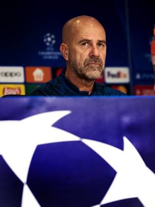 EINDHOVEN - PSV Eindhoven coach Peter Bosz during the PSV Eindhoven press conference, PK, Pressekonferenz in the run-up to the Champions League match against Sevilla FC at the Phillips Stadium on October 2, 2023 in Eindhoven, the Netherlands. ANP JEROEN PUTMANS UEFA Champions League MD-1 2023 2024 xVIxANPxSportx xxANPxIVx 480017250 originalFilename: 480017250.jpg