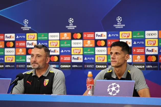 Franck HAISE (entraineur RC Lens) et Florian SOTOCA (RC Lens) lors de la confÃ rence de presse d avant-match de Ligue des Champions entre le RC Lens et Arsenal, stade Bollaert-Delelis, le 2 octobre 2023 FOOTBALL : RC LENS vs ARSENAL - LIGUE DES CHAMPIONS - CONFERENCE PRESSE AVANT-MATCH - 02 10 2023 LaurentSanson Panoramic 