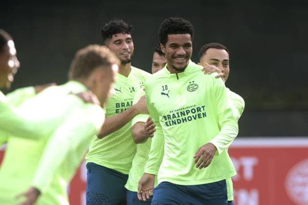 EINDHOVEN - (l-r) Malik Tillman of PSV Eindhoven during a PSV Eindhoven training session in the run-up to the Champions League match against Sevilla FC at PSV Campus de Herdgang on October 2, 2023 in Eindhoven, the Netherlands. ANP JEROEN PUTMANS UEFA Champions League MD-1 2023 2024 xVIxANPxSportx xxANPxIVx 480033410 originalFilename: 480033410.jpg