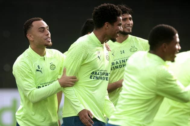 EINDHOVEN - (l-r) Sergino Dest of PSV Eindhoven, Malik Tillman of PSV Eindhoven during a PSV Eindhoven training session ahead of the Champions League match against Sevilla FC at PSV Campus de Herdgang on October 2, 2023 in Eindhoven, the Netherlands. ANP JEROEN PUTMANS UEFA Champions League MD-1 2023 2024 xVIxANPxSportx xxANPxIVx 480034458 originalFilename: 480034458.jpg