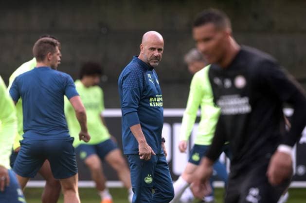 EINDHOVEN - PSV Eindhoven coach Peter Bosz during a PSV Eindhoven training session in the run-up to the Champions League match against Sevilla FC at PSV Campus de Herdgang on October 2, 2023 in Eindhoven, the Netherlands. ANP JEROEN PUTMANS UEFA Champions League MD-1 2023 2024 xVIxANPxSportx xxANPxIVx 480035248 originalFilename: 480035248.jpg