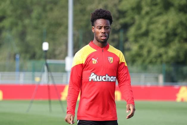 Elye WAHI (RC Lens) lors de l entrainement d avant-match de Ligue des Champions entre le RC Lens et Arsenal, le 2 octobre 2023 FOOTBALL : RC LENS vs ARSENAL - LIGUE DES CHAMPIONS - ENTRAINEMENT LENS AVANT-MATCH - 02 10 2023 LaurentSanson Panoramic 
