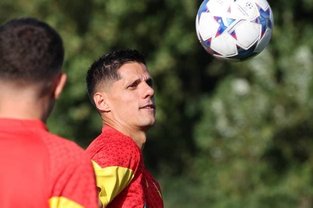 Florian SOTOCA (RC Lens) lors de l entrainement d avant-match de Ligue des Champions entre le RC Lens et Arsenal, le 2 octobre 2023 FOOTBALL : RC LENS vs ARSENAL - LIGUE DES CHAMPIONS - ENTRAINEMENT LENS AVANT-MATCH - 02 10 2023 LaurentSanson Panoramic 