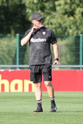 Franck HAISE (entraineur RC Lens) lors de l entrainement d avant-match de Ligue des Champions entre le RC Lens et Arsenal, le 2 octobre 2023 FOOTBALL : RC LENS vs ARSENAL - LIGUE DES CHAMPIONS - ENTRAINEMENT LENS AVANT-MATCH - 02 10 2023 LaurentSanson Panoramic 