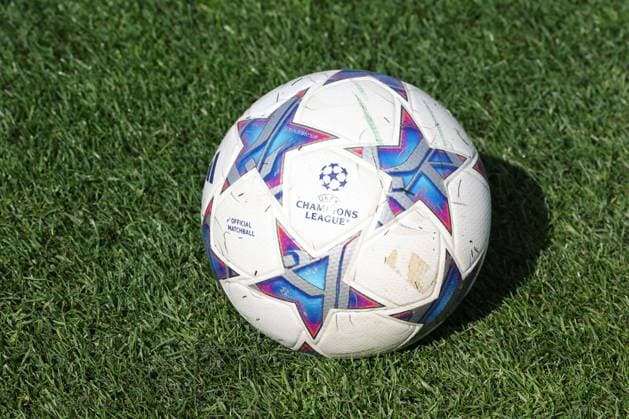 Ballon officiel Champions League lors de l entrainement d avant-match de Ligue des Champions entre le RC Lens et Arsenal, le 2 octobre 2023 FOOTBALL : RC LENS vs ARSENAL - LIGUE DES CHAMPIONS - ENTRAINEMENT LENS AVANT-MATCH - 02 10 2023 LaurentSanson Panoramic 
