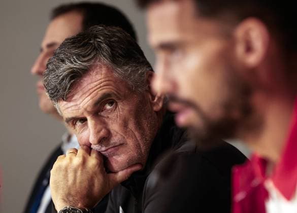 EINDHOVEN - Sevilla FC coach Jose Luis Mendilibar during the press conference, PK, Pressekonferenz of Sevilla FC in the run-up to the Champions League match against PSV at the Phillips Stadium on October 2, 2023 in Eindhoven, the Netherlands. ANP JEROEN PUTMANS UEFA Champions League MD-1 2023 2024 xVIxANPxSportx xxANPxIVx 480042490 originalFilename: 480042490.jpg