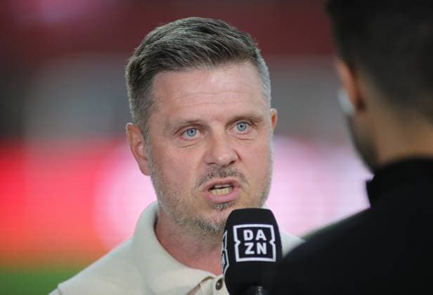 Munich, Germany 02 October 2023 football, WOMEN, GOOGLE PIXEL WOMEN FEDERAL LEAGUE, season 2023 2024, FC Bayern Munich 1 FC Cologne, campus Alexander Straus, coach FC Bayern Munich head, portrait at interview DAZN