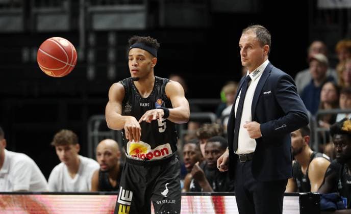 Marques Townes, coach Nikola Markovic action upper body sports basketball BBL Bundesliga men 2 matchday season 2023 2024 02 10 2023 ALBA Berlin vs HAKRO Merlins Crailsheim