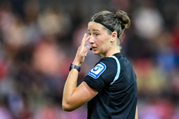 Franziska Wildfeuer referee single image, action, action, 02 10 2023, Munich Germany , football, Google Pixel Women Bundesliga, FC Bayern Munich 1 FC Cologne, DFB DFL REGULATES PROHIBIT ANY USE OF PHOTOGRAPHS AS IMAGE SEQUENCES AND OR QUASI VIDEO xslx