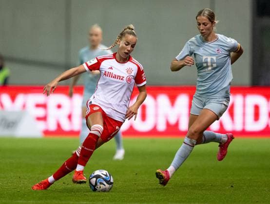 Giulia Gwinn FC Bayern Muenchen Women, 7 vs Sharon Beck 1 FC Koeln, 10 FC Bayern Muenchen Women vs 1 FC Koeln, Football, Women Bundesliga, 2 Matchday, Season 2023 2024, 02 10 2023 DFL DFB REGULATES PROHIBIT ANY USE OF PHOTOGRAPHS as IMAGE SEQUENCES and or QUASI VIDEO FC Bayern Muenchen Women vs 1 FC Koeln, Football, Women Bundesliga, 2 Matchday, Season 2023 2024, 02 10 2023 Muenchen Copyright: xEibner-Pressefoto Feinerx EP_HFR