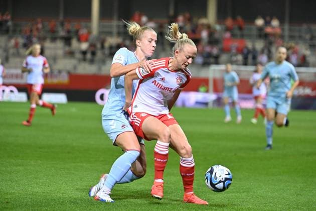 Celina DSEGEN K action,duel against Lea SCHUELLER FCB football googfle pixel Bundesliga of women season 2023 2024, 2 matchday, matchday02, FC Bayern Muenchen 1 FC Koeln on 02 10 2023 FC Bayern Campus.