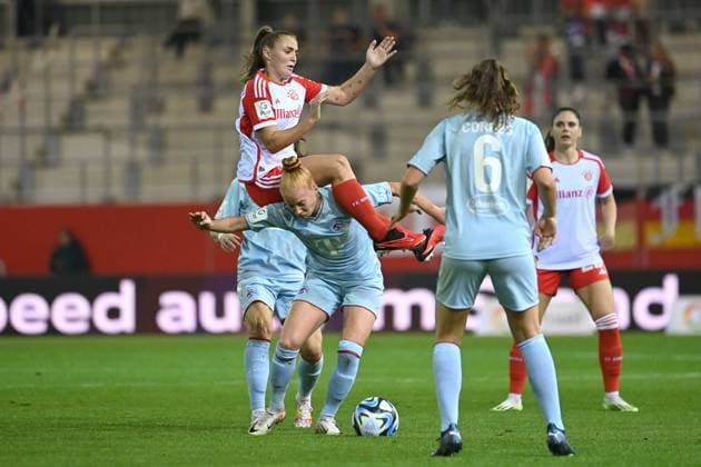 Georgia STANWAY FCB m action,duel against Laura VOGT K soccer googfle pixel Bundesliga womens season 2023 2024, 2 matchday, matchday02, FC Bayern Muenchen 1 FC Koeln on 02 10 2023 FC Bayern Campus.