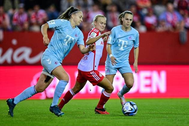 v li Lotta Cordes Cologne, 6 Maria Luisa Grohs goalkeeper, FC Bayern Munich, FCB, 22 Dora Zeller Cologne, 19 in duel, duel, tackle, dynamic, action, action, 02 10 2023, Munich Germany , football, Google Pixel Women Bundesliga, FC Bayern Munich 1 FC Cologne, DFB DFL REGULATIONS PROHIBIT ANY USE OF PHOTOGRAPHS AS IMAGE SEQUENCES AND OR QUASI VIDEO xslx