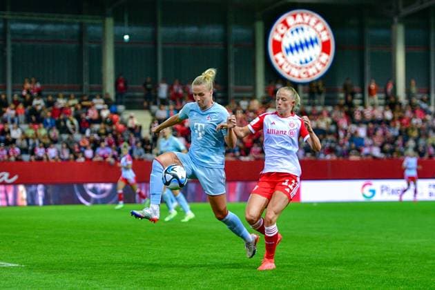 v li Celina Degen Cologne, 5 Lea Schüller FC Bayern Munich, FCB, 11 in duel, duel, tackle, dynamics, action, 02 10 2023, Munich Germany , Football, Google Pixel Women Bundesliga, FC Bayern Munich 1 FC Cologne, DFB DFL REGULATIONS PROHIBIT ANY USE OF PHOTOGRAPHS AS IMAGE SEQUENCES AND OR QUASI VIDEO xslx