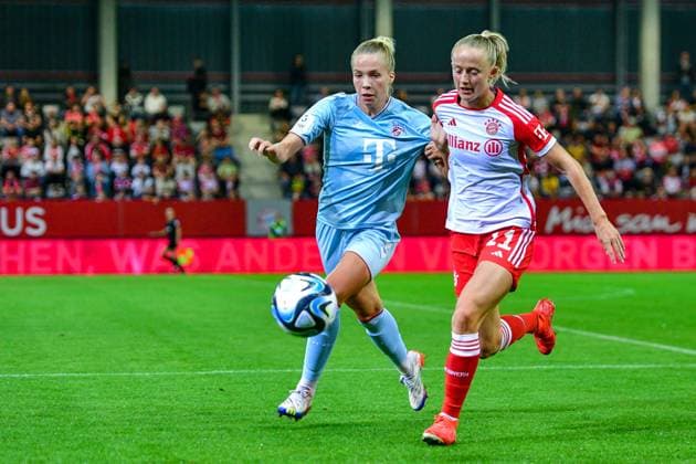 v li Celina Degen Cologne, 5 Lea Schüller FC Bayern Munich, FCB, 11 in duel, duel, tackle, dynamics, action, 02 10 2023, Munich Germany , Football, Google Pixel Women Bundesliga, FC Bayern Munich 1 FC Cologne, DFB DFL REGULATIONS PROHIBIT ANY USE OF PHOTOGRAPHS AS IMAGE SEQUENCES AND OR QUASI VIDEO xslx